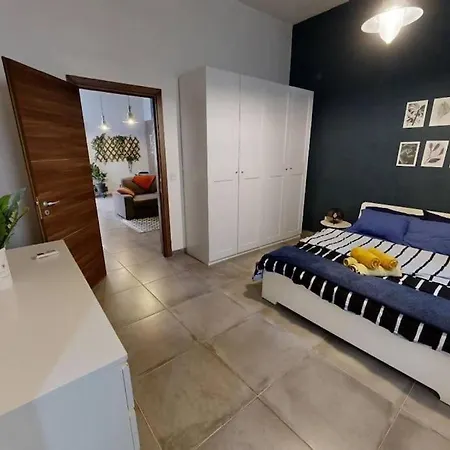 Vibrant One Bedroom At Manoel Island