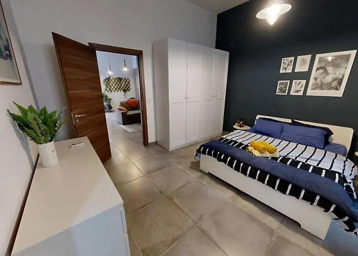 Vibrant One Bedroom At Manoel Island