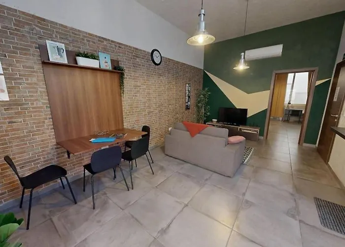 Vibrant One Bedroom At Manoel Island *